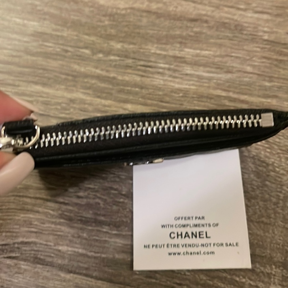 Black/Silver Zip-up Card Holder - Picture 2 of 5